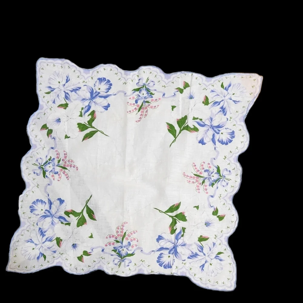 Three beautiful 1950s floral handkerchiefs #2 - Picture 2 of 7